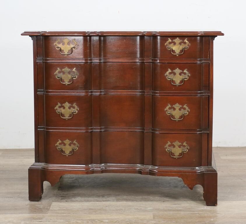 CHIPPENDALE STYLE BLOCKFRONT CHEST