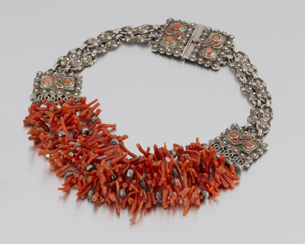 A MATL SILVER AND CORAL NECKLACEA 342eb2