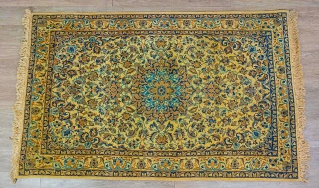 PERSIAN RUGOriental Rug with center 34088d