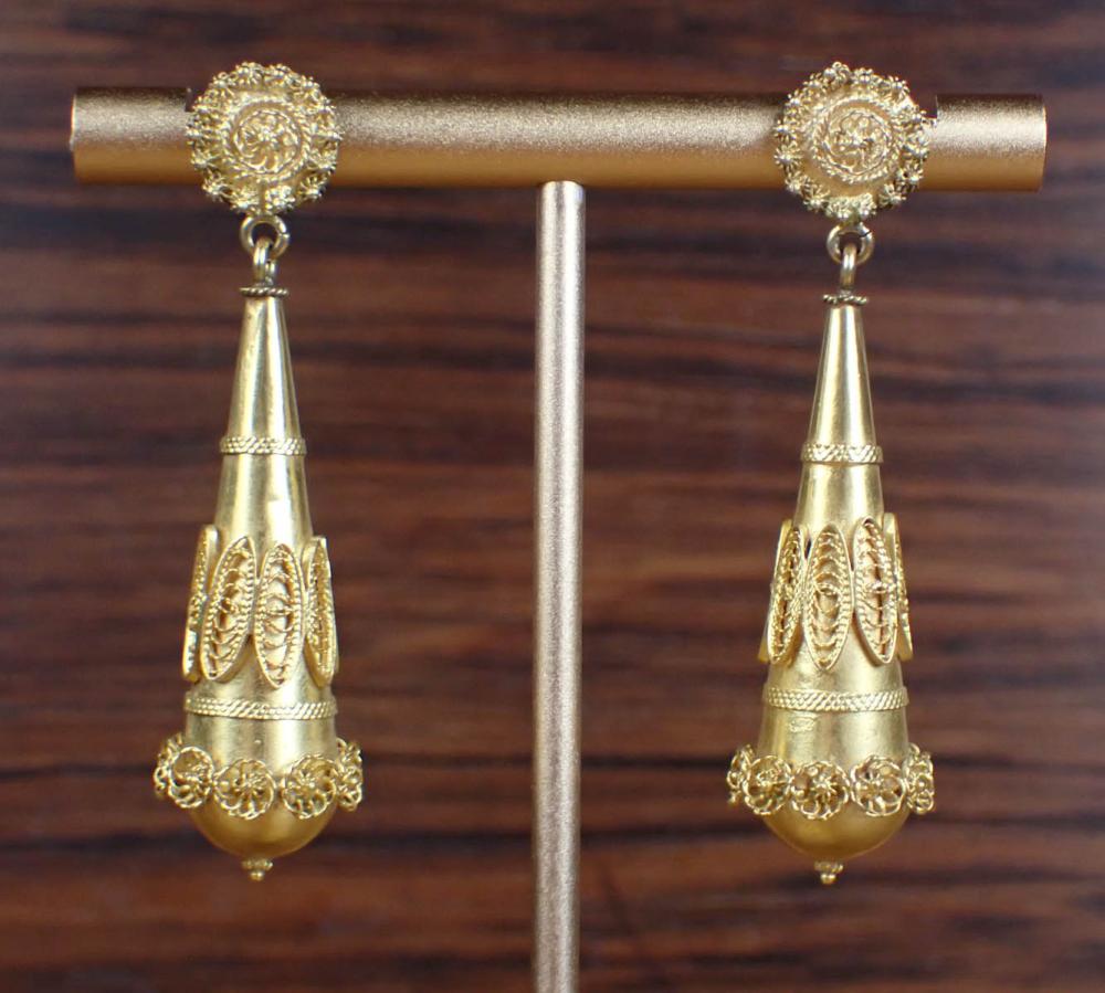 PAIR OF FOURTEEN KARAT GOLD DANGLE