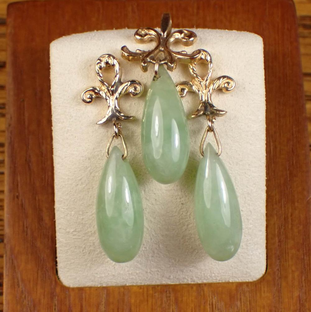 JADE AND GOLD PENDANT AND EARRING 3408f8
