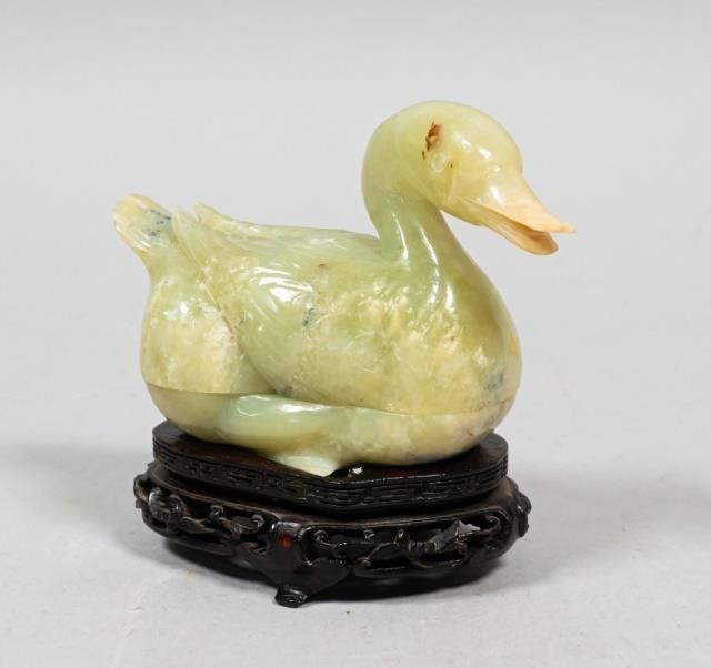 CARVED CHINESE JADE DUCK BOXJade 340901