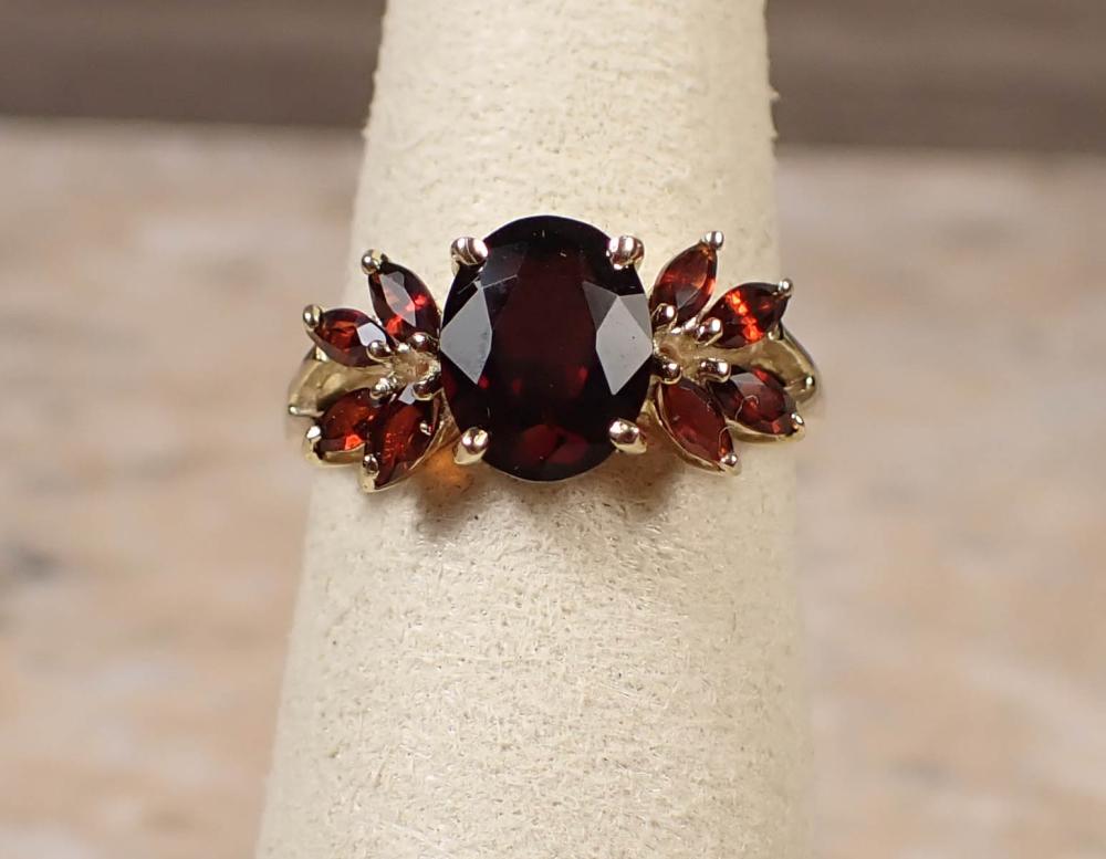 RED GARNET AND YELLOW GOLD RINGRED