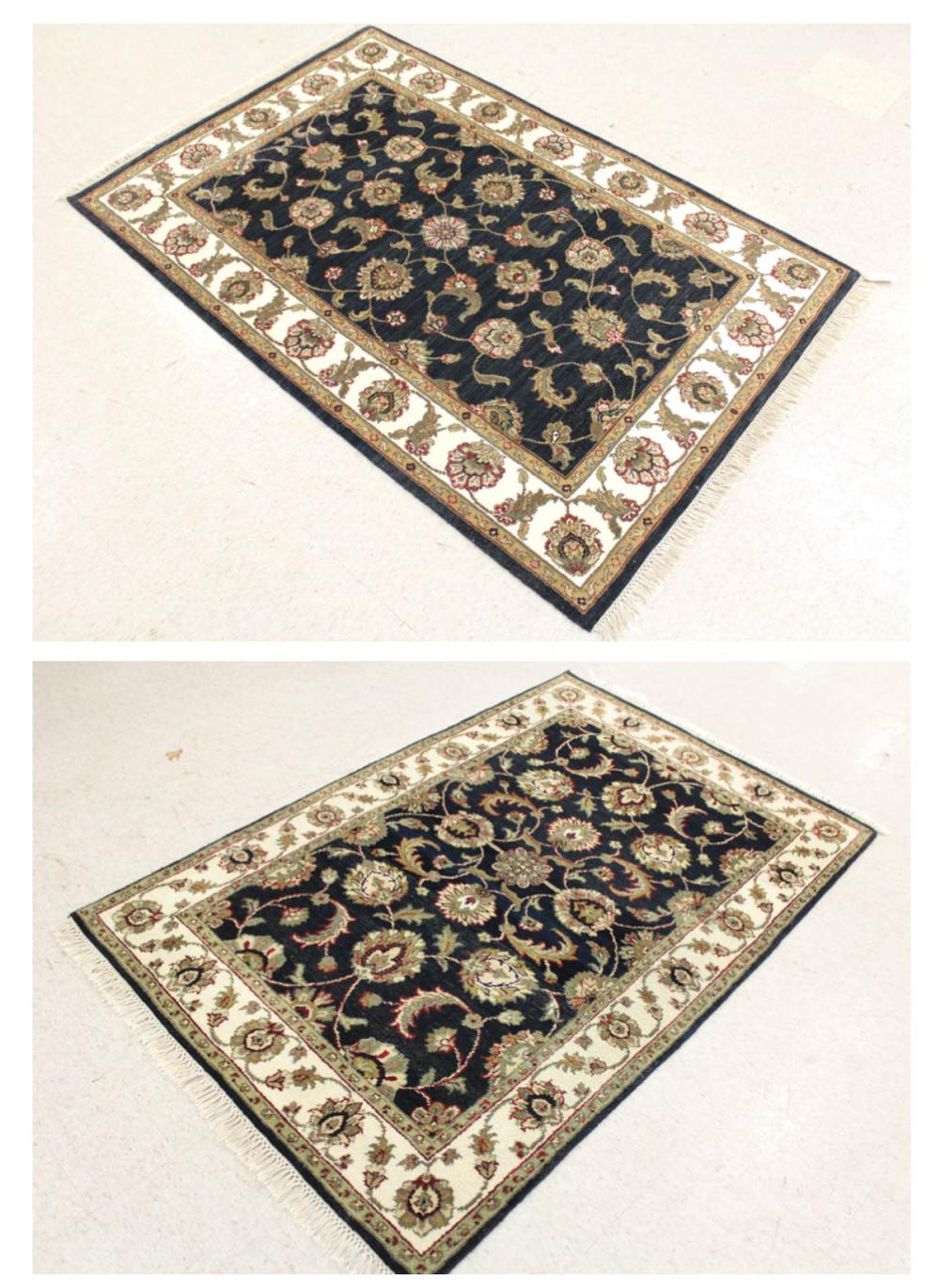 A PAIR OF HAND KNOTTED ORIENTAL 3409e5