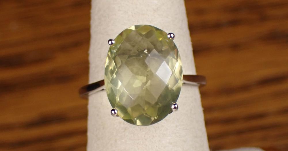 LEMON QUARTZ AND WHITE GOLD SOLITAIRE 340a08