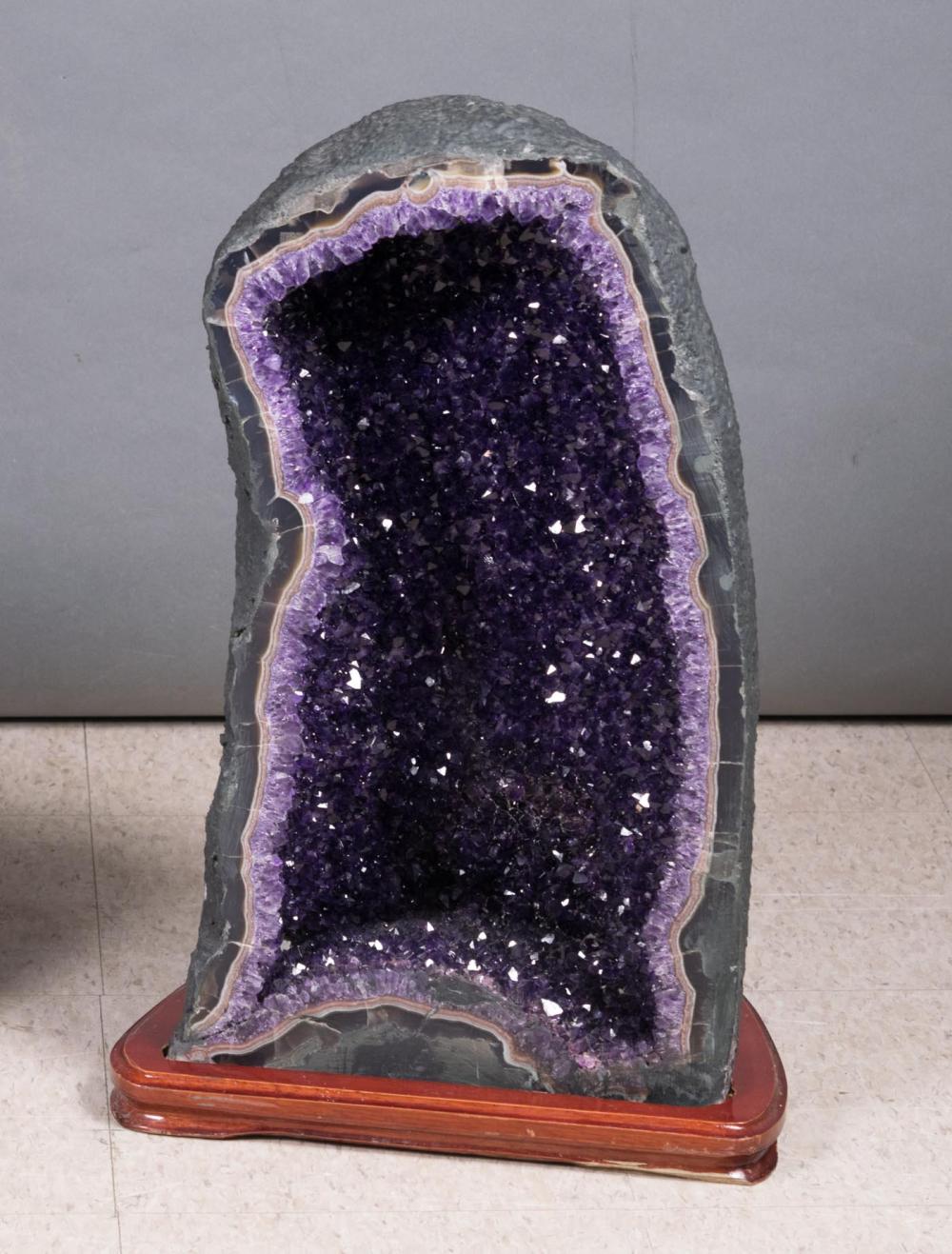 LARGE AMETHYST QUARTZ CAVE GEODELARGE