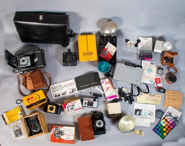 COLLECTION OF POLAROID AND BROWNIE 340b90