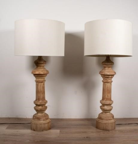 PAIR OF TURNED WOOD TABLE LAMPSPair 340c16