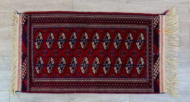 BOKHARA STYLE RUGBokara or Turkmen