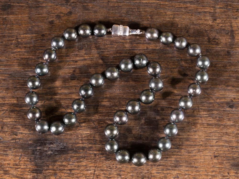 BLACK TAHITIAN PEARL NECKLACEBLACK