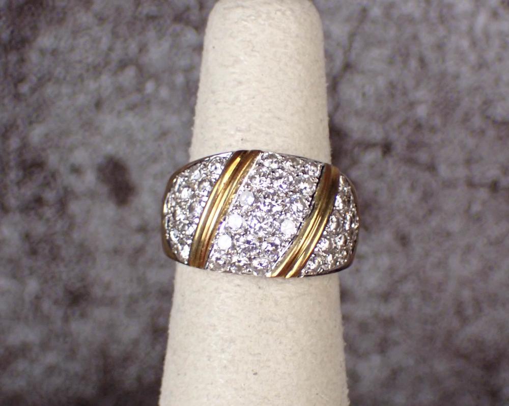 DIAMOND AND EIGHTEEN KARAT GOLD 340ca9