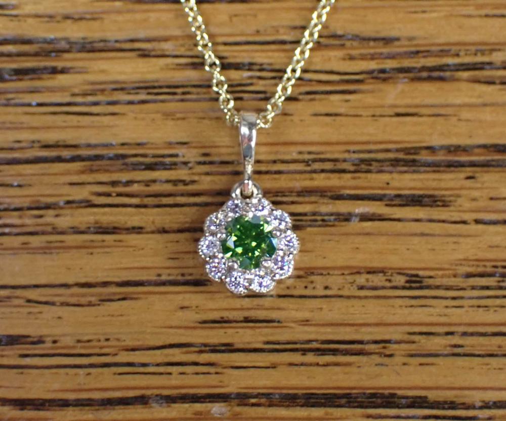 GREEN AND WHITE DIAMOND PENDANT 340cc5