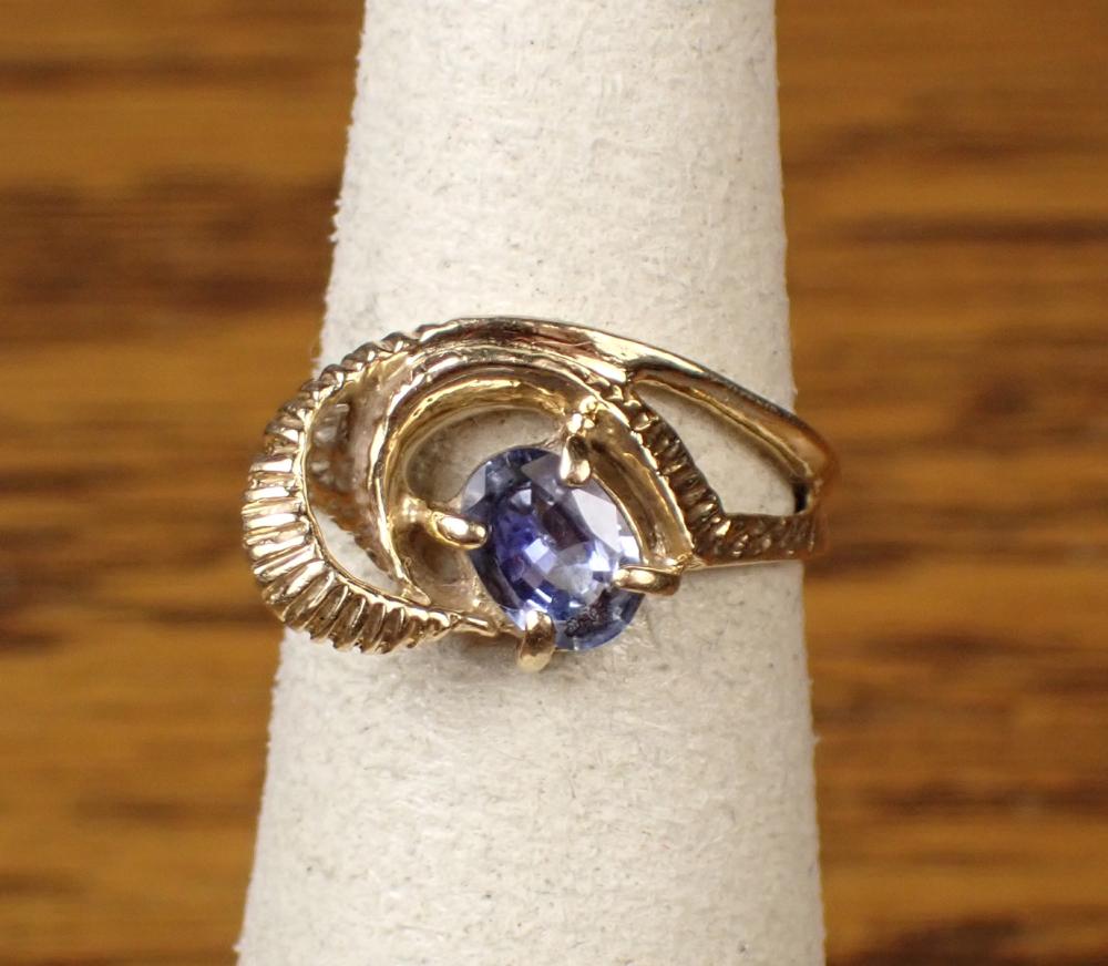 SAPPHIRE AND EIGHTEEN KARAT GOLD 340d13