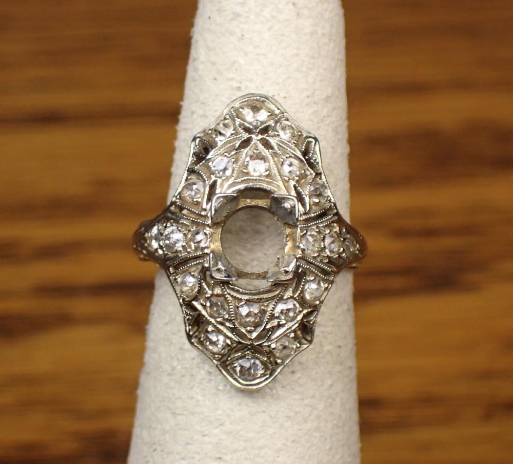 EIGHTEEN KARAT GOLD FILIGREE RING