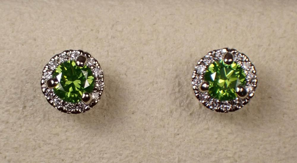 PAIR OF GREEN AND WHITE DIAMOND 340d37