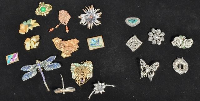 GROUPING OF VINTAGE MID CENTURY BROOCHES18