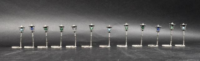 SET OF 12 SILVER LAMPPOST PLACE 340e53