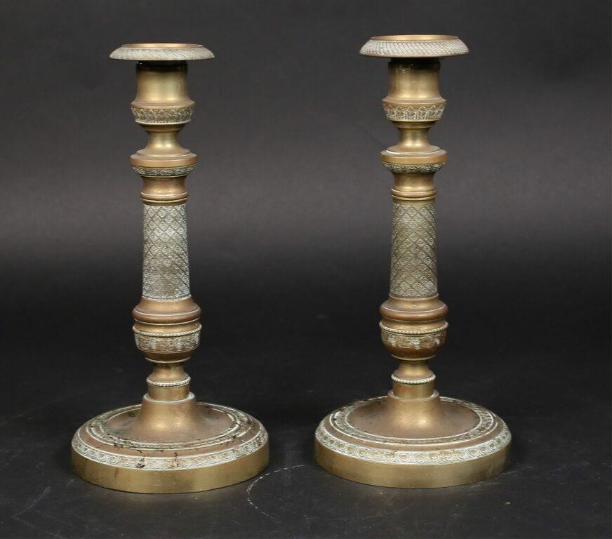 PAIR OF ENGRAVED BRASS CANDLESTICKSPair 340ecb