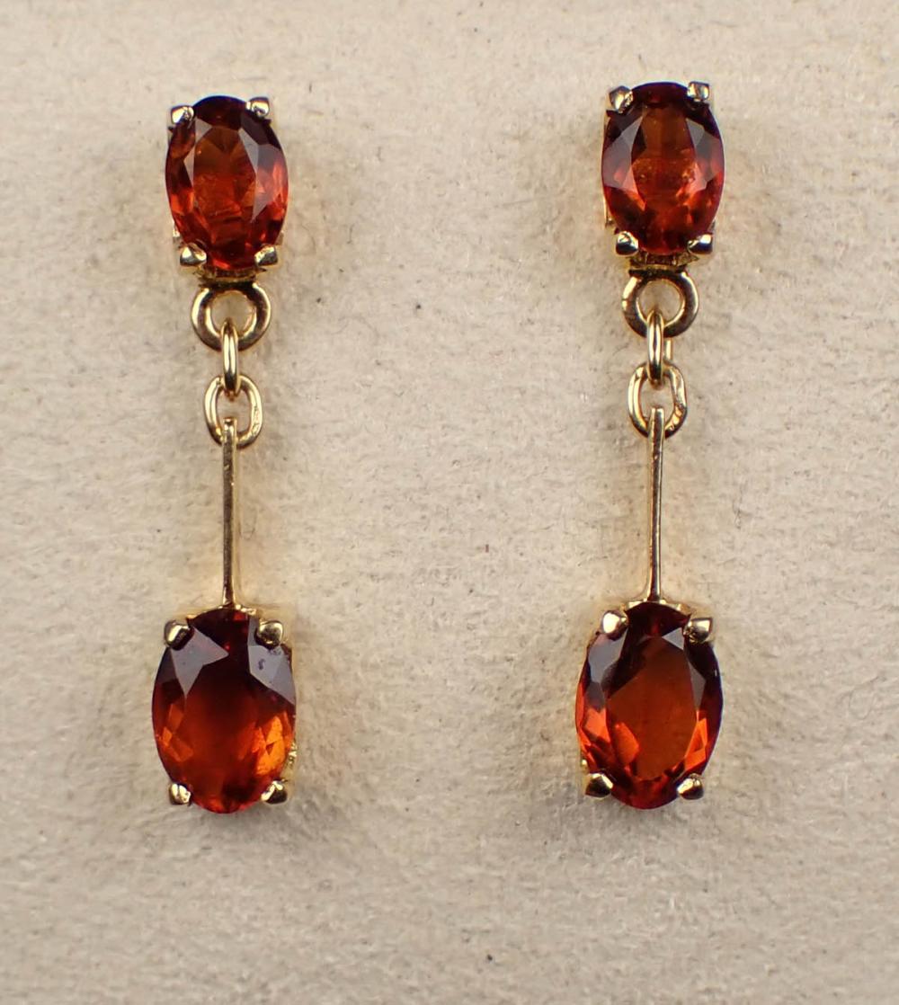 A PAIR OF ANDESINE PENDANT/STUD