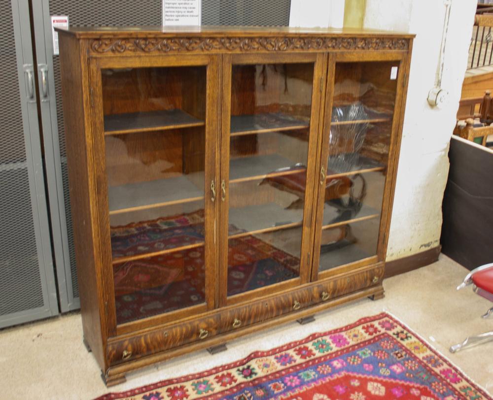 THREE DOOR CARVED OAK CABINET BOOKCASETHREE DOOR 340f1d