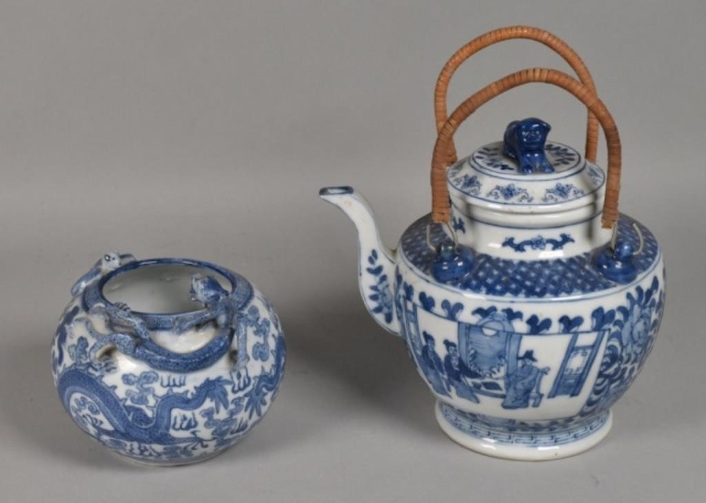 CHINESE PORCELAIN HANDLED TEA POT AND
