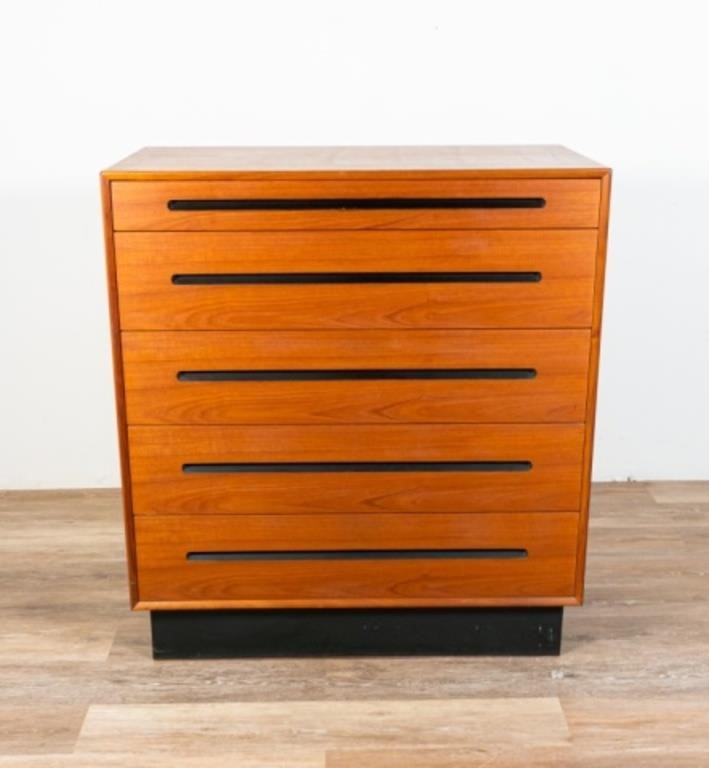 WESTNOFA SCANDINAVIAN MODERN DRESSERMid-century