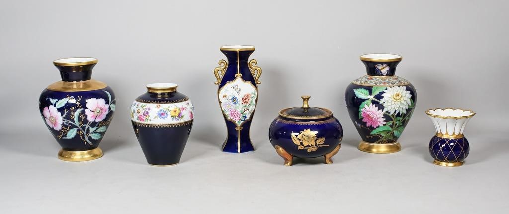 6 PIECES COBALT PORCELAIN3 urns  34117c