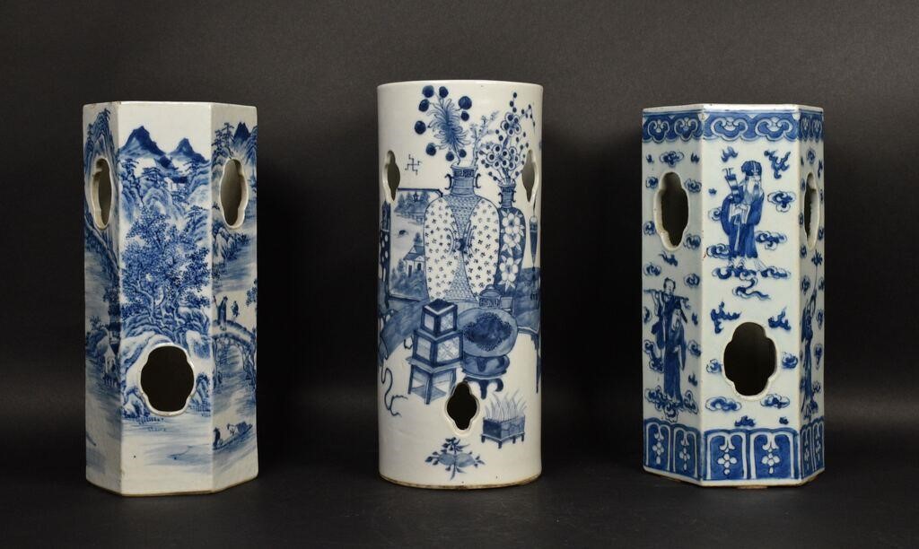 3 CHINESE BLUE & WHITE HAT STANDS3