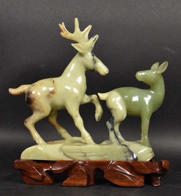 CARVED JADE DEER GROUP ON STANDCarved 3411b8