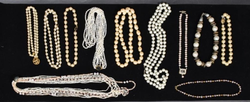 COLLECTION OF 19 FAUX PEARL NECKLACES19 3411eb