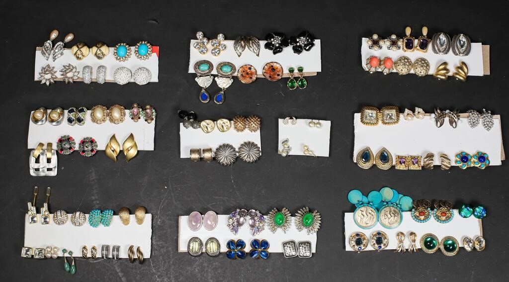 GROUPING OF COSTUME JEWELRY EARRINGSGrouping