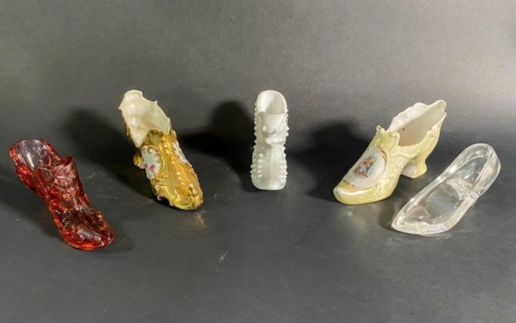 5 PORCELAIN AND GLASS SHOES5 18th century