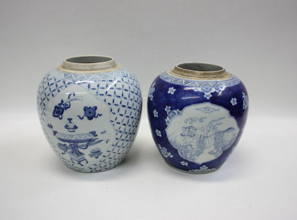 TWO CHINESE BLUE AND WHITE PORCELAIN 34126c