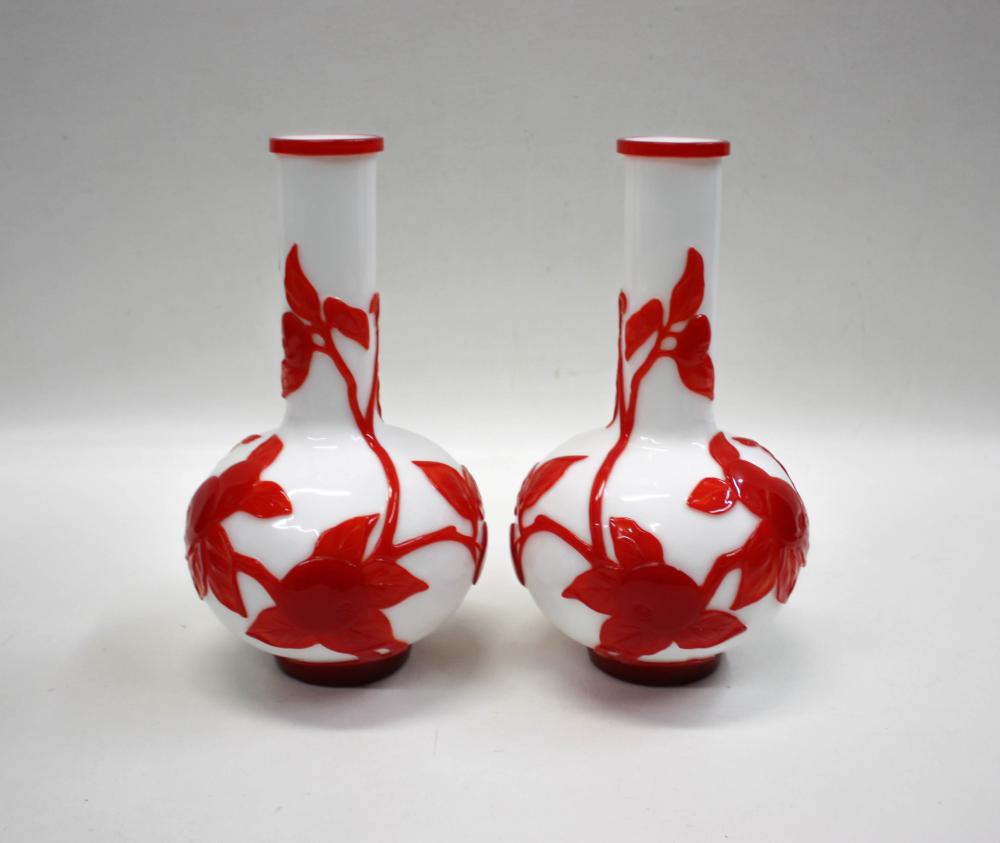 PAIR CHINESE PEKING CAMEO GLASS 341270