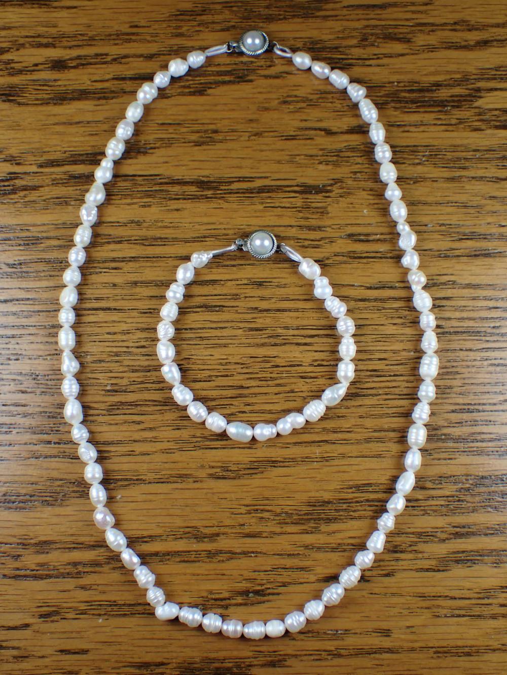 BAROQUE WHITE PEARL NECKLACE AND