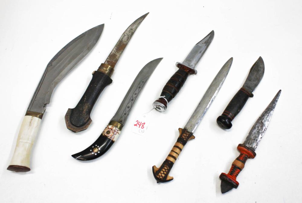 COLLECTION OF SEVEN KNIVESCOLLECTION 341446