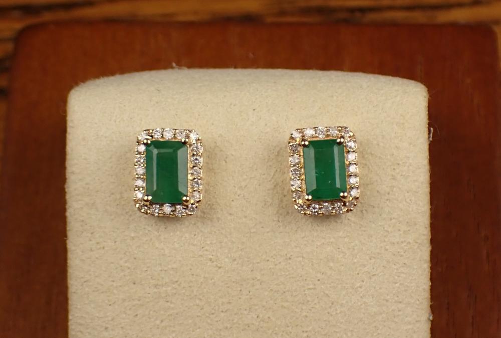 PAIR OF EMERALD AND DIAMOND STUD 3414a5