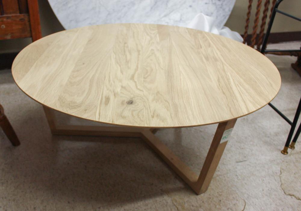 ROUND ERIN OAK COFFEE TABLEROUND 3414e1