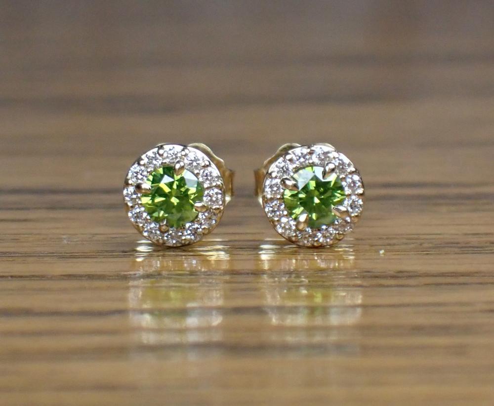 PAIR OF FANCY GREEN DIAMOND EAR