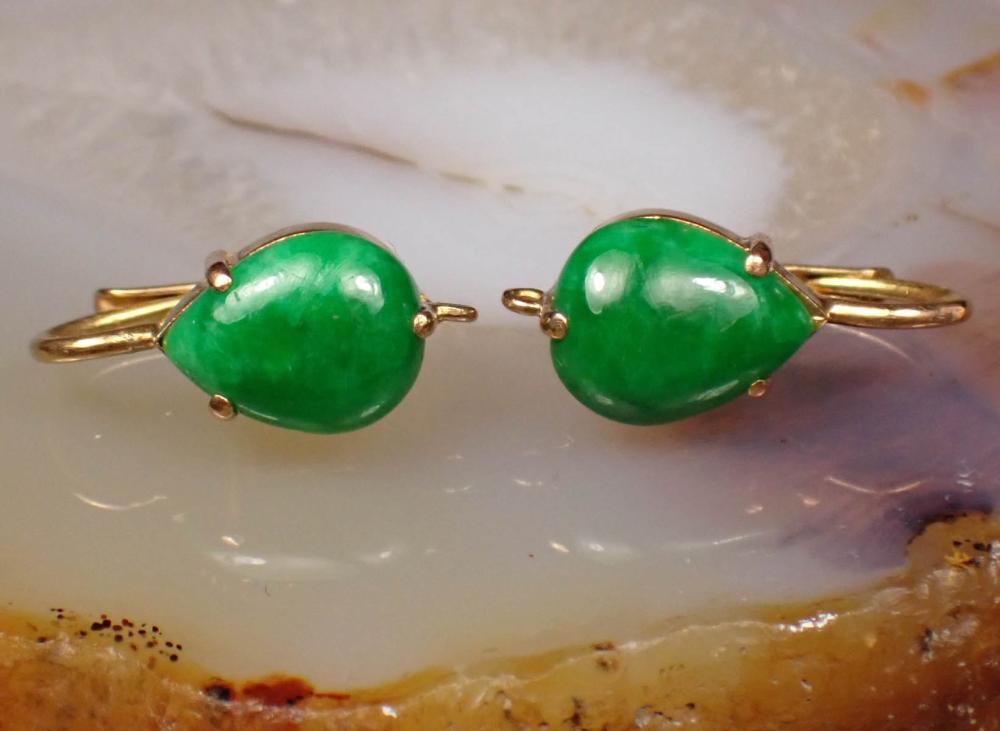 PAIR OF JADE AND EIGHTEEN KARAT