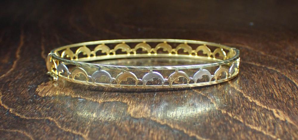 FOURTEEN KARAT TWO-TONE GOLD BANGLE