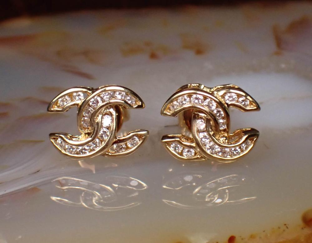 PAIR OF CHANEL STYLE DIAMOND EARRINGSPAIR 3415ce