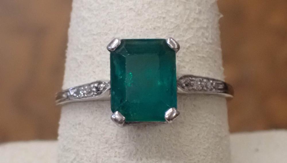 EMERALD, DIAMOND AND PLATINUM RINGEMERALD,