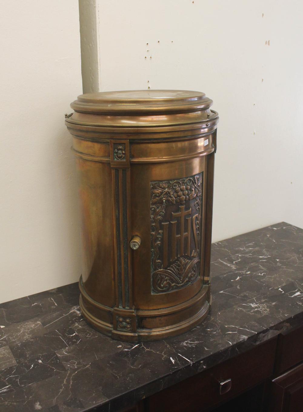 VINTAGE CYLINDRICAL BRASS TABERNACLEVINTAGE 34165d
