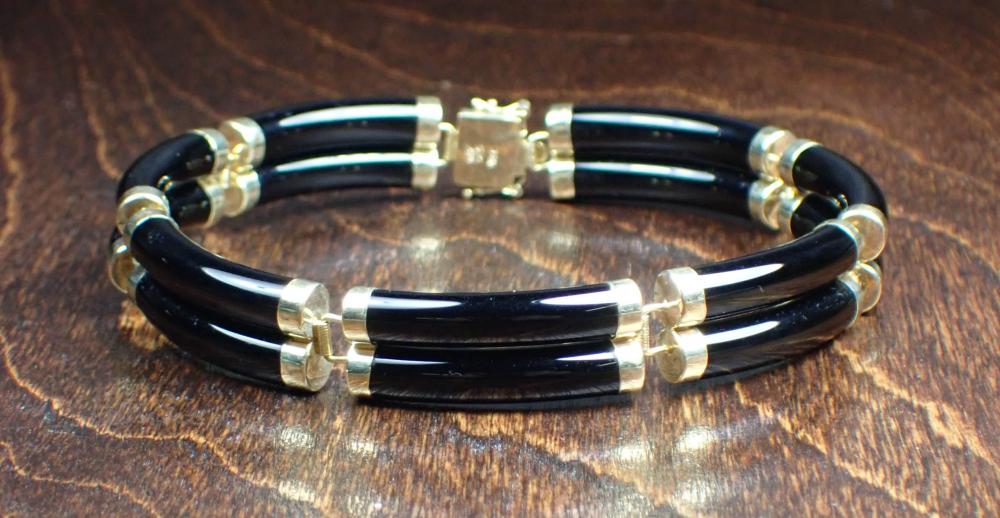 BLACK ONYX AND FOURTEEN KARAT GOLD 34166f