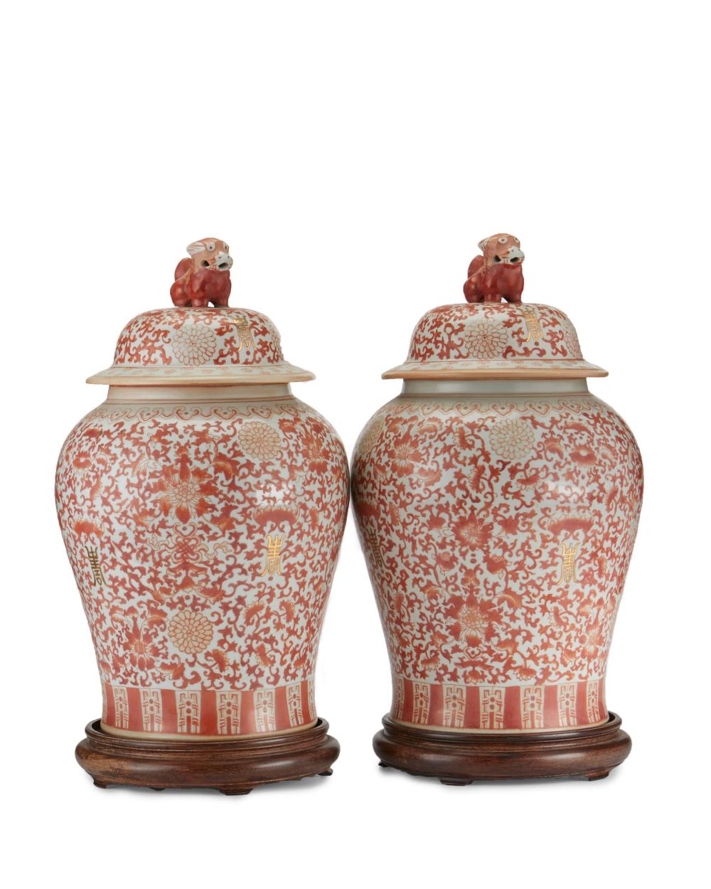 A PAIR OF CHINESE PORCELAIN TEMPLE 343ff9