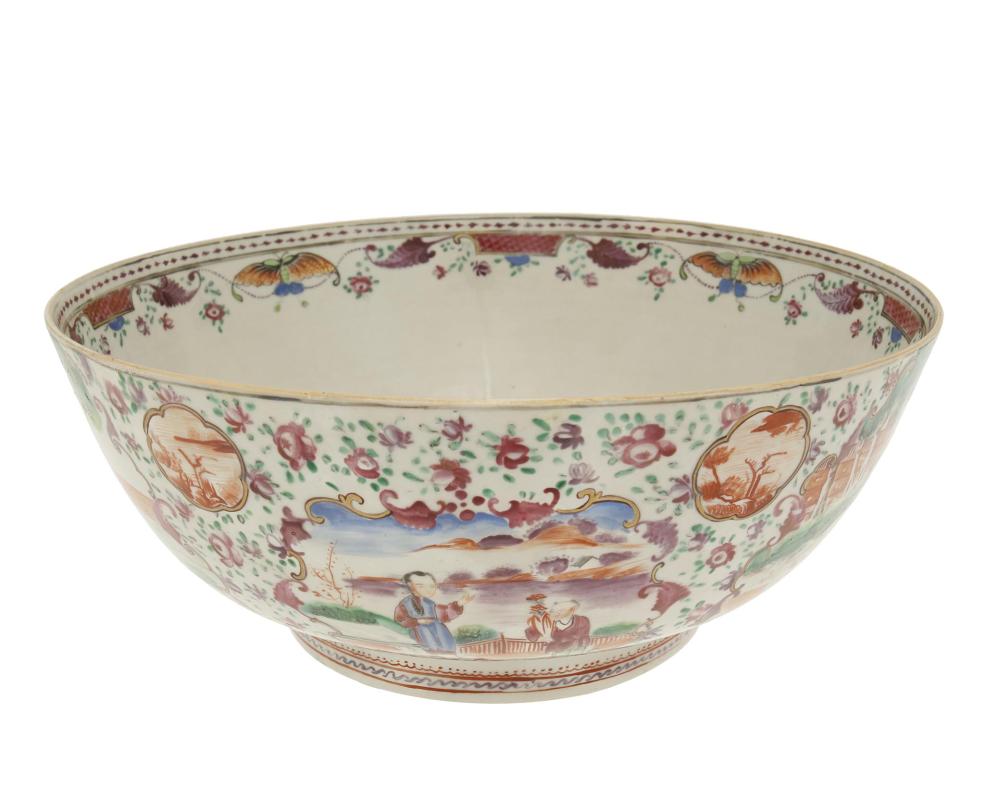 A CHINESE ROSE MANDARIN PORCELAIN