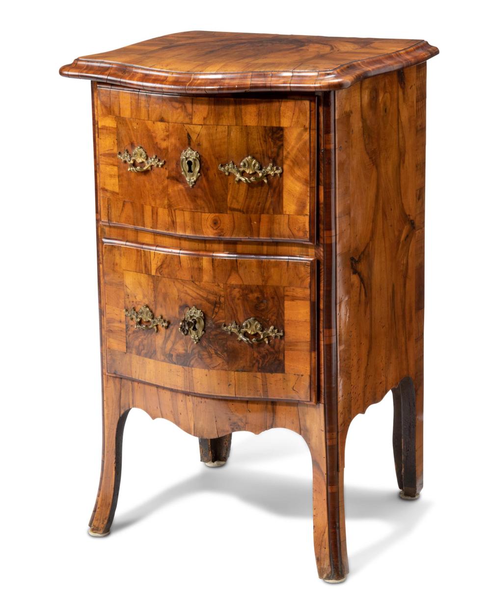 A SOUTH GERMAN ROCOCO WALNUT PETIT 34406e