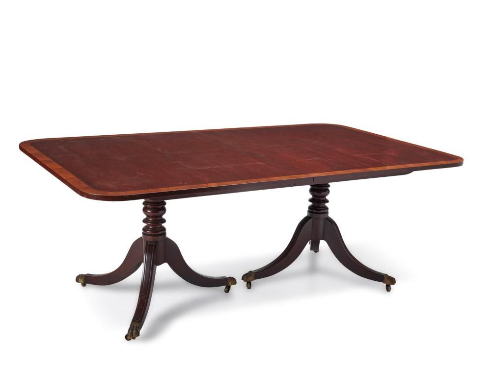 A KITTINGER CHIPPENDALE-STYLE DINING