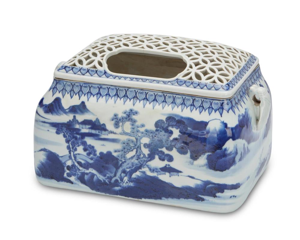 A CHINESE BLUE AND WHITE PORCELAIN